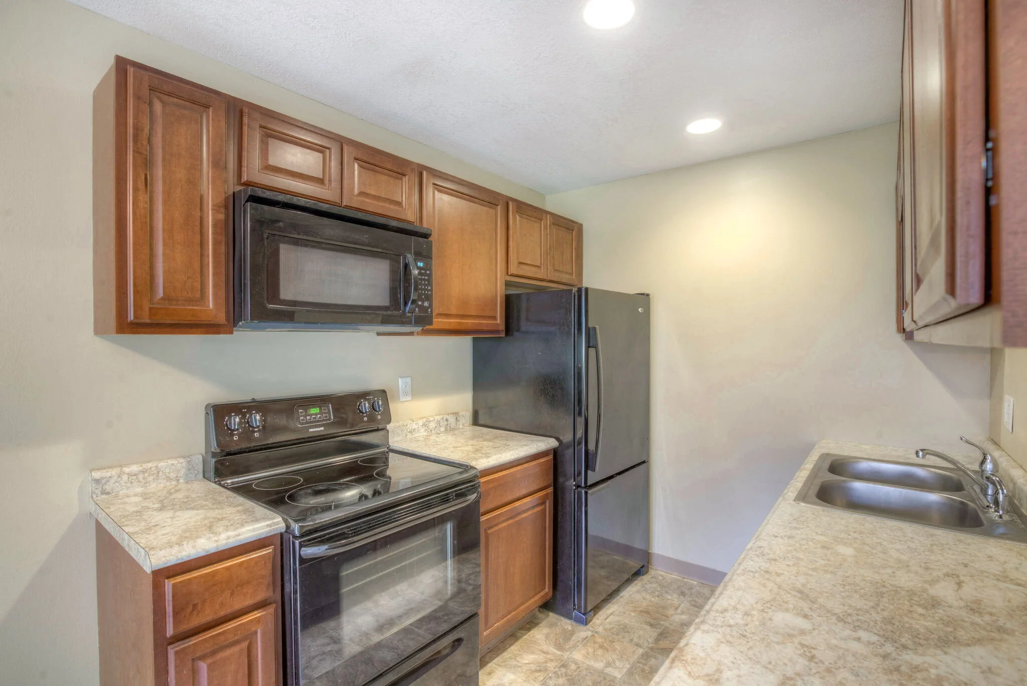 1651+River+Bluff+Court+Unit+90+Eagan-6-large-Kitchen.jpg