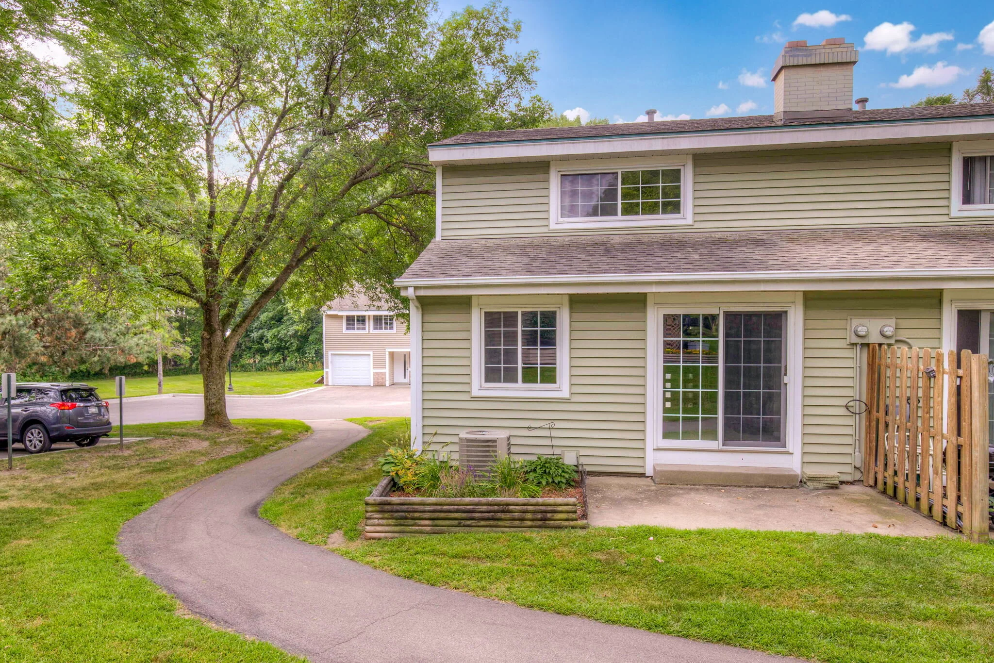 1651+River+Bluff+Court+Unit+90+Eagan-19-large-Side+View (1).jpg