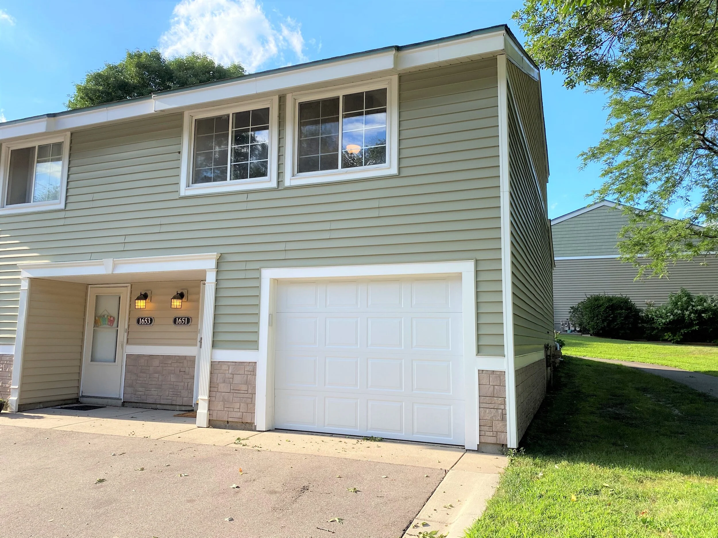 1651 River Bluff - $189,900