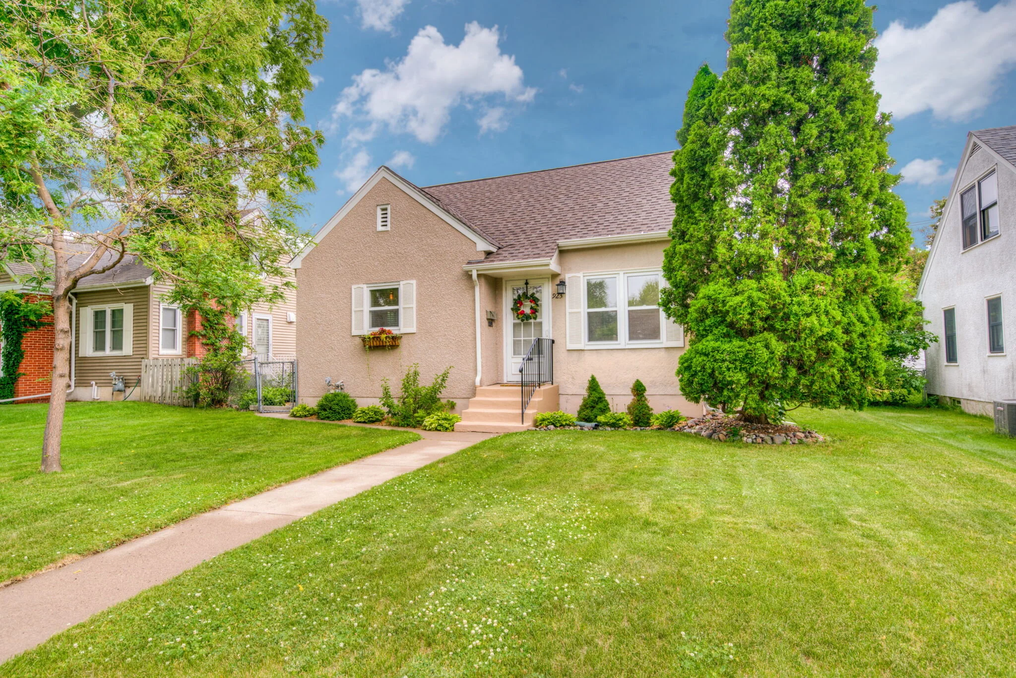 923 Iowa Ave W, St.Paul - $274,900