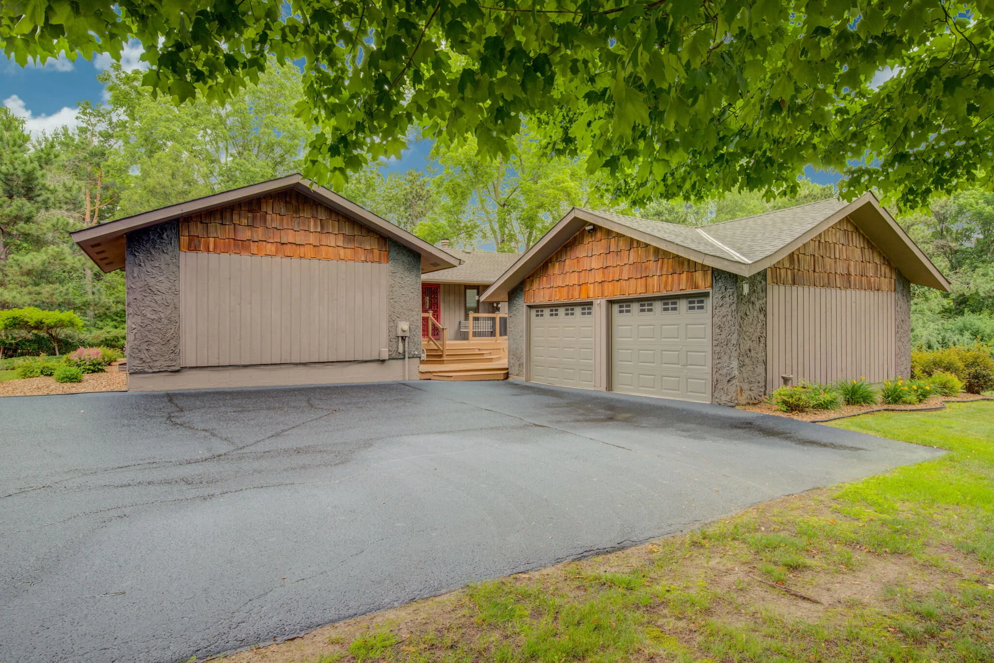 8233 Deer Pond Ct, Lake Elmo - $399,900