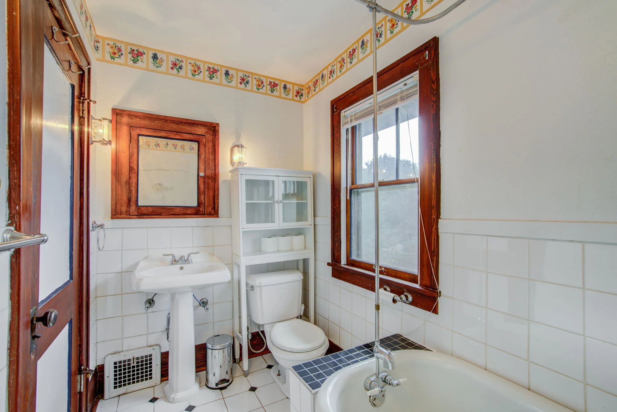 4610+42nd+Ave+S+Minneapolis-12-large-Bathroom.jpg
