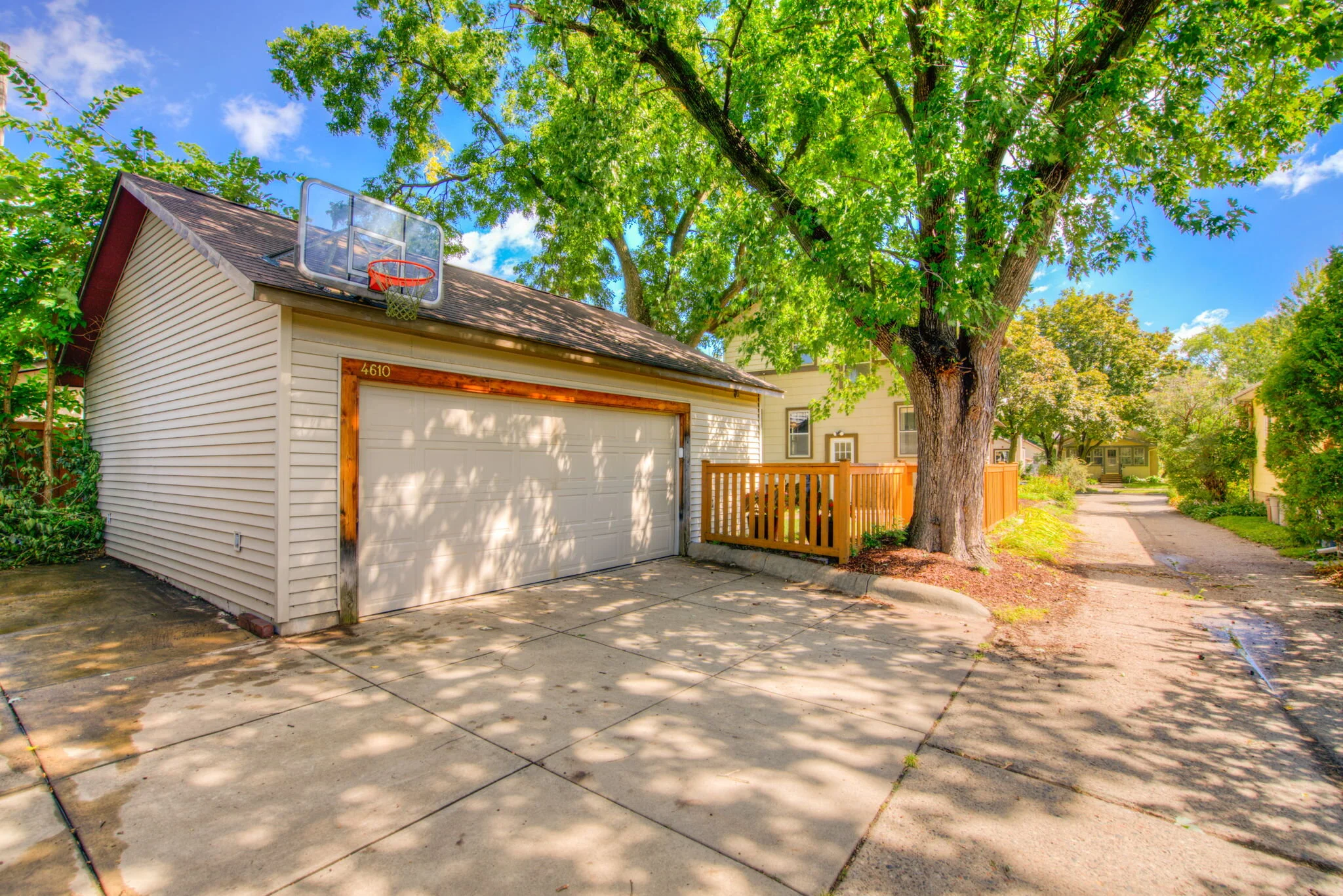 4610+42nd+Ave+S+Minneapolis-22-large-Garage+%26+Carriage+House.jpg