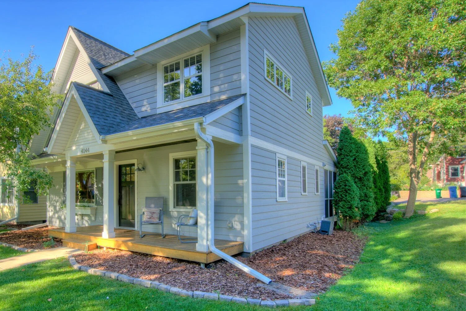 exterior 3.jpg
