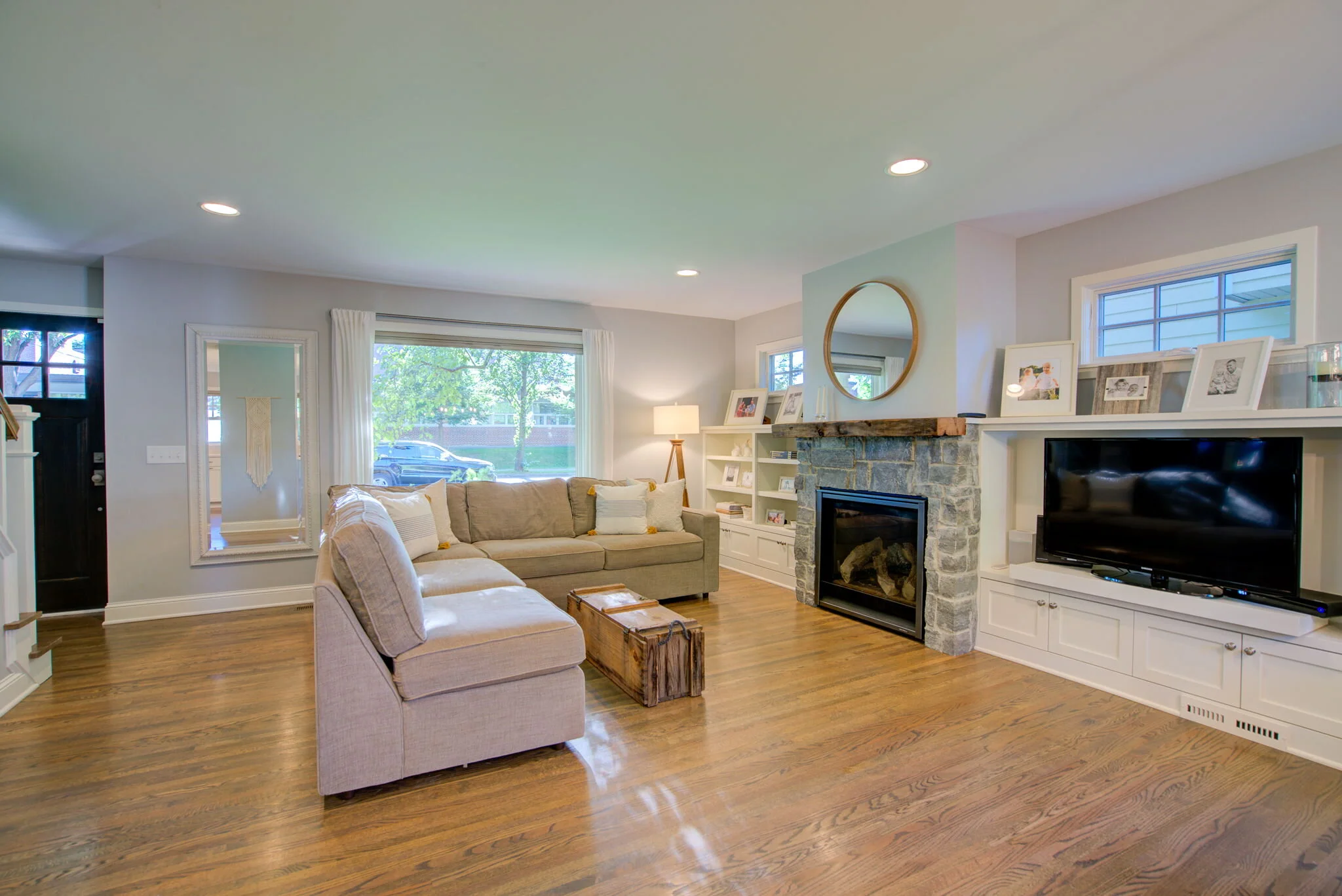 LIving room 2.jpg