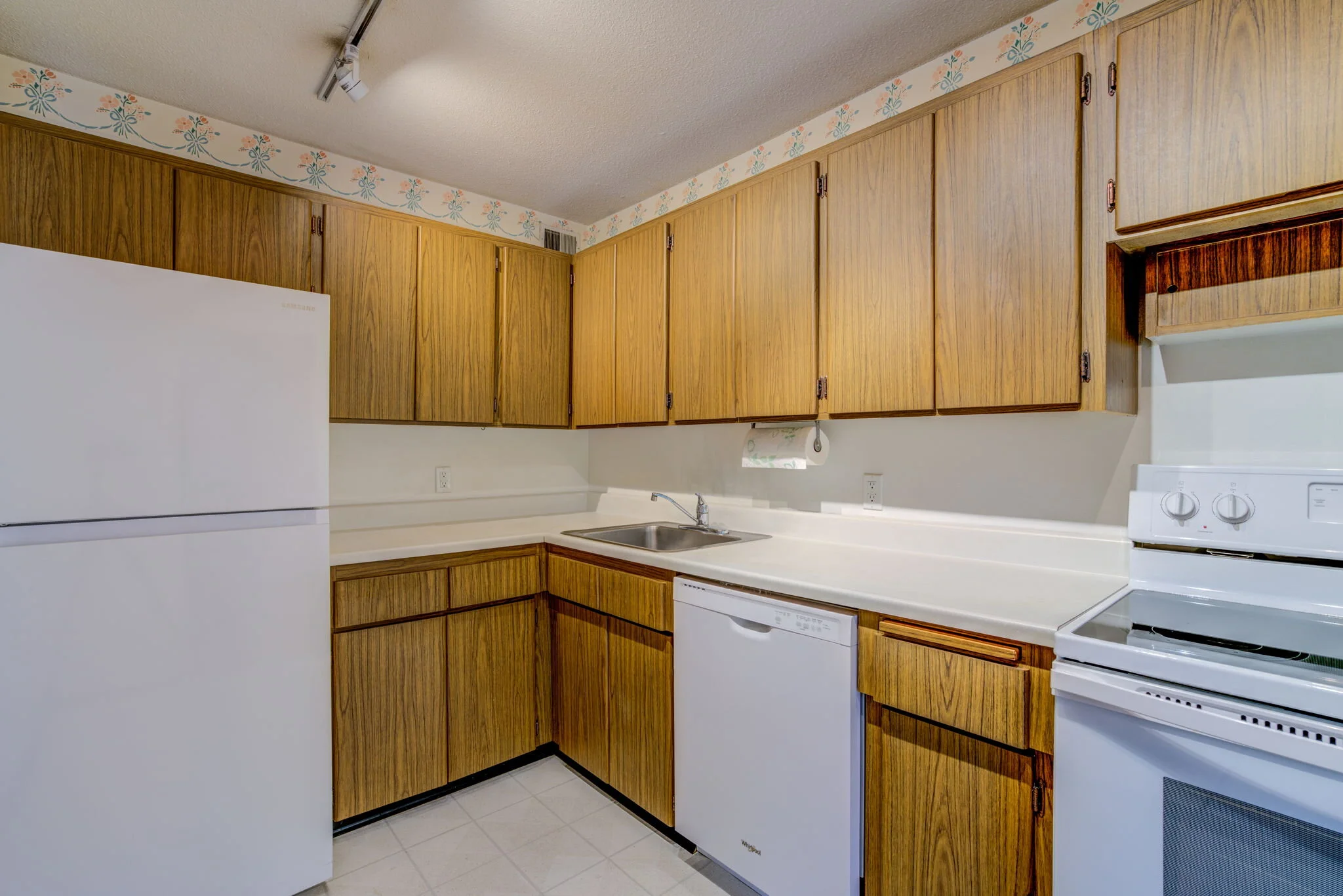 400+Groveland+Ave+%23213+Minneapolis-9-web-New+appliances.jpg