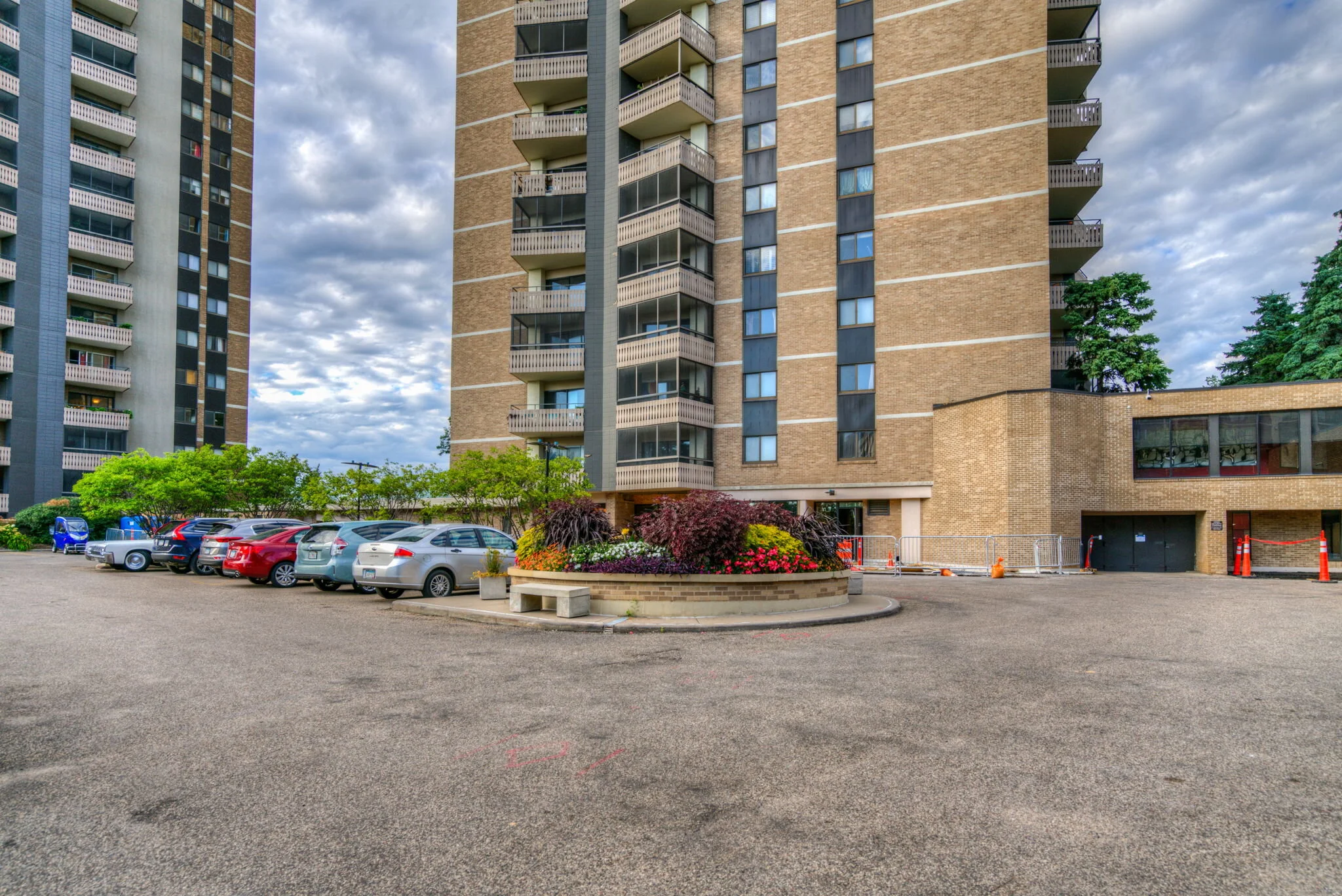 400+Groveland+Ave+%23213+Minneapolis-19-web-Summit+House.jpg