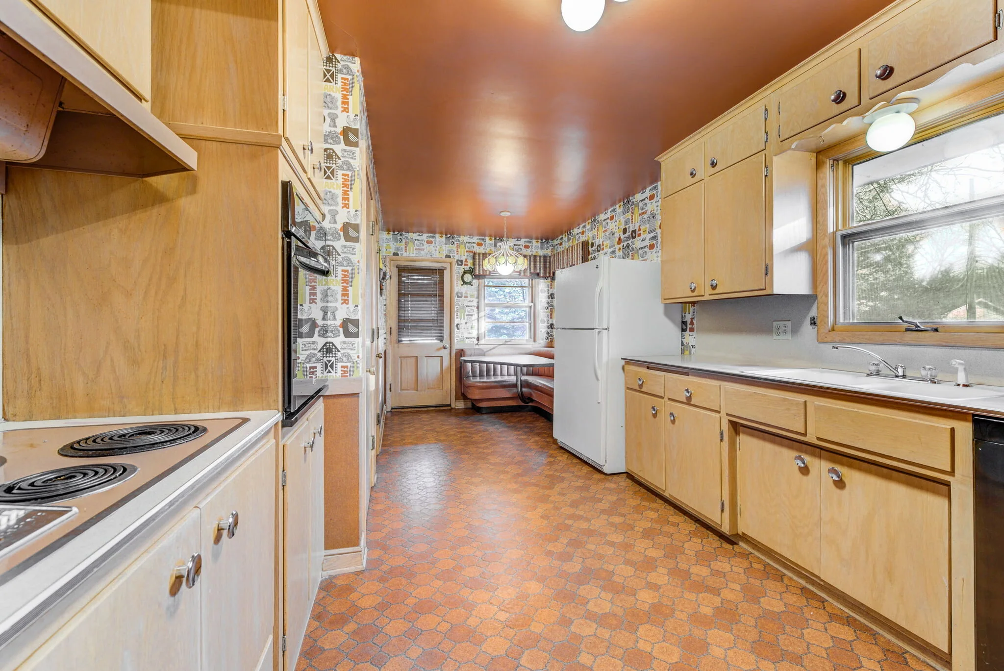 354+County+Road+B2+W+Roseville-8-large-Kitchen.jpg