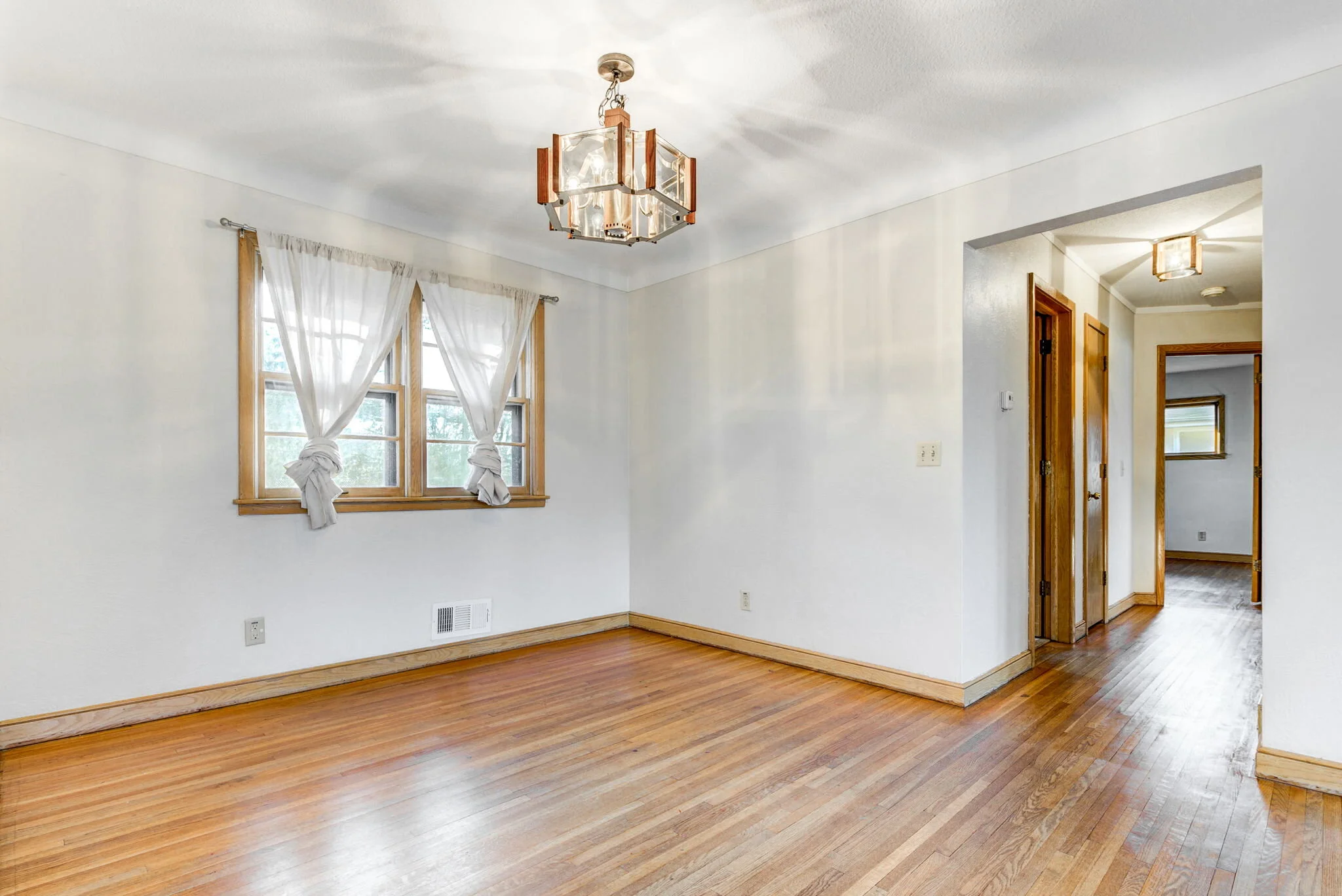 354+County+Road+B2+W+Roseville-7-large-Dining+Room.jpg