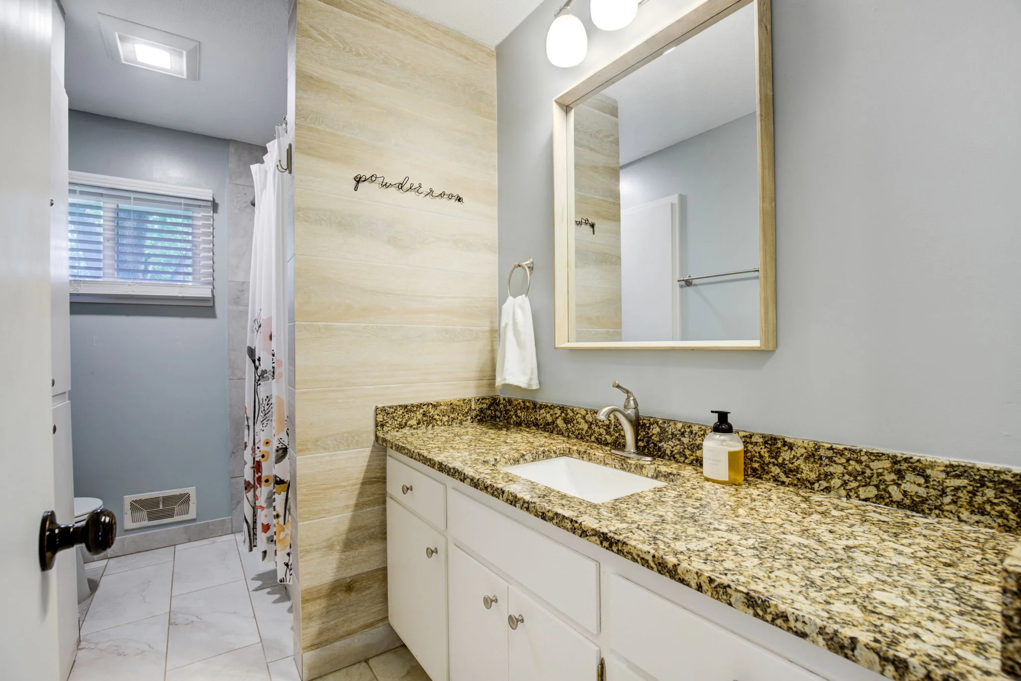 web_Main floor Bathroom.jpg