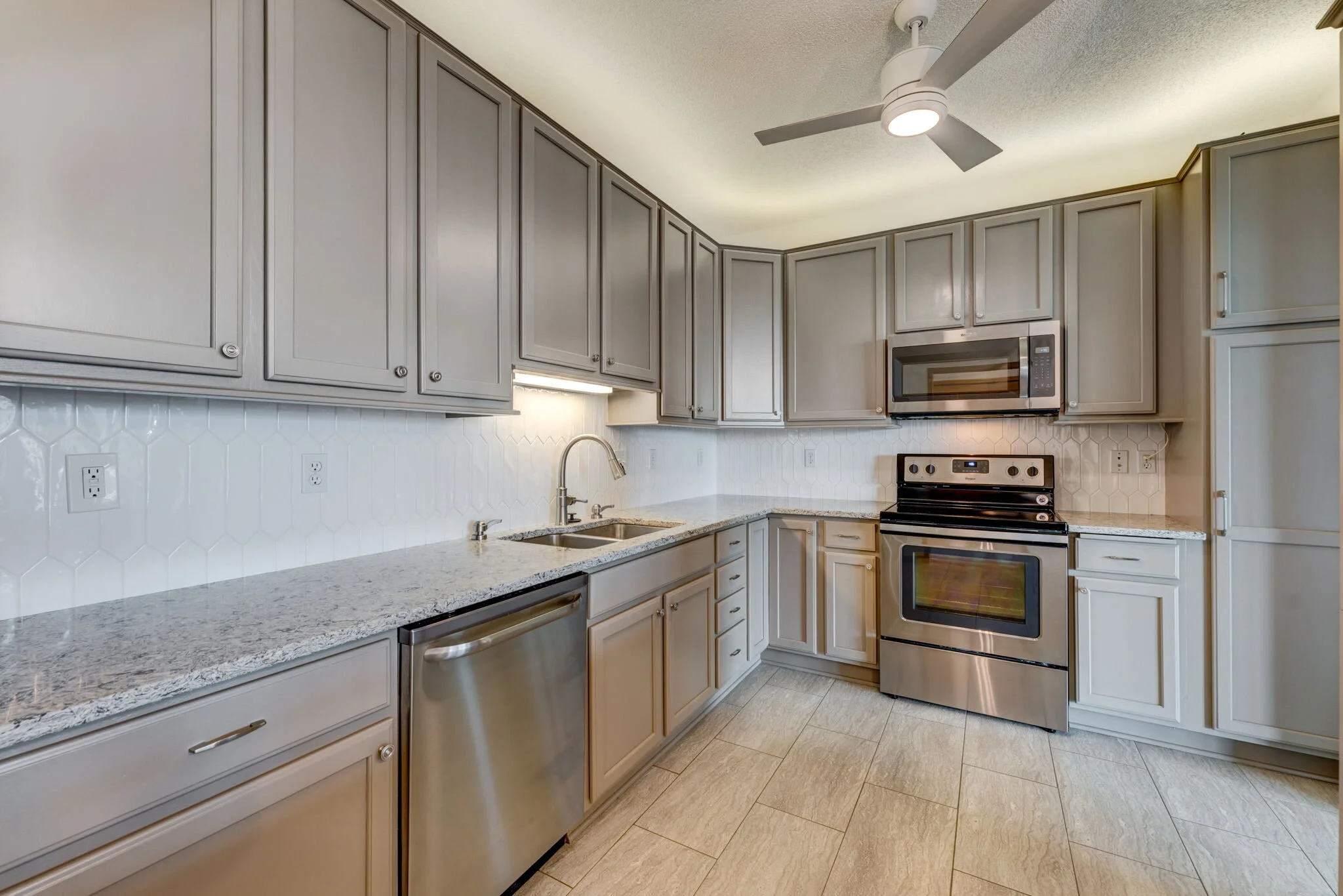 web_Kitchen 3-Edit.jpg