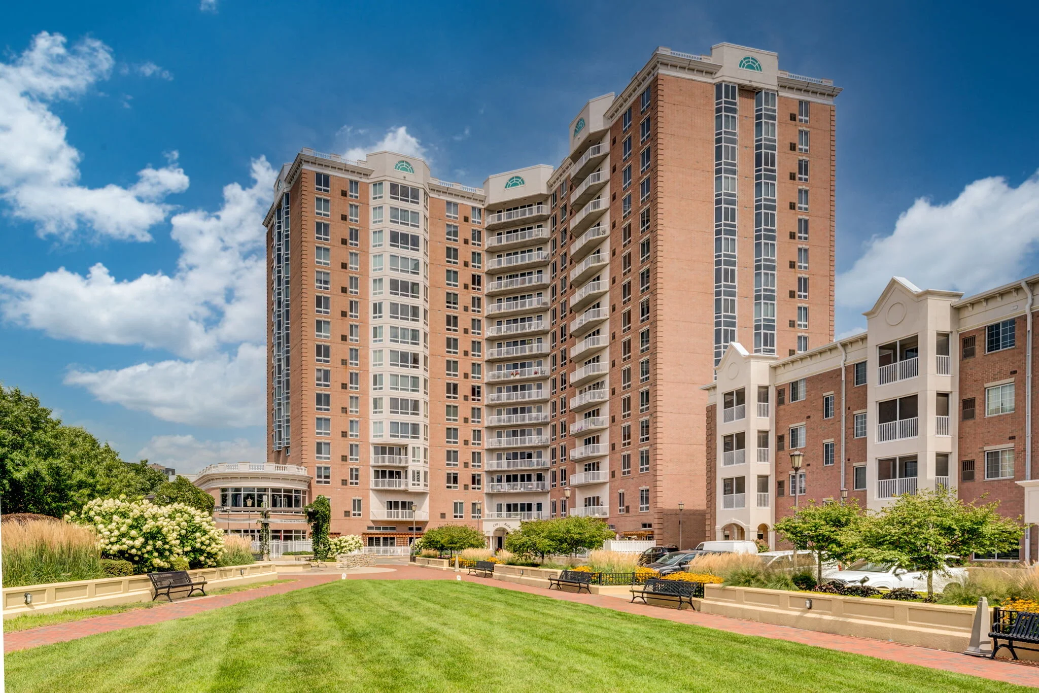 High Demand City Bella 