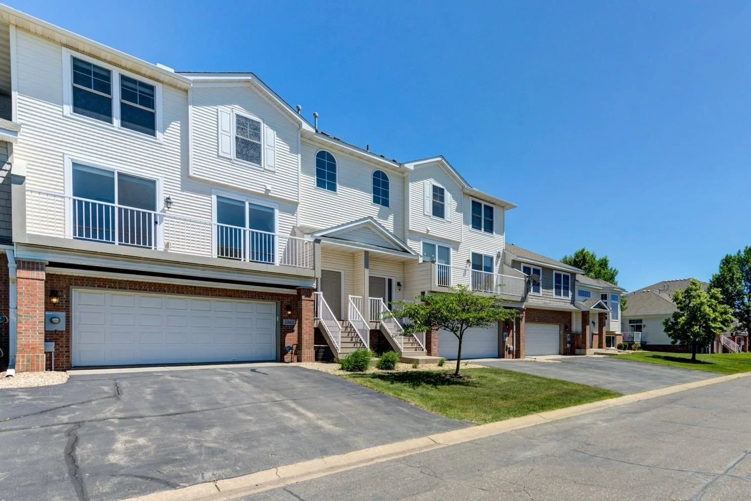 Lakeville Townhome $254,900