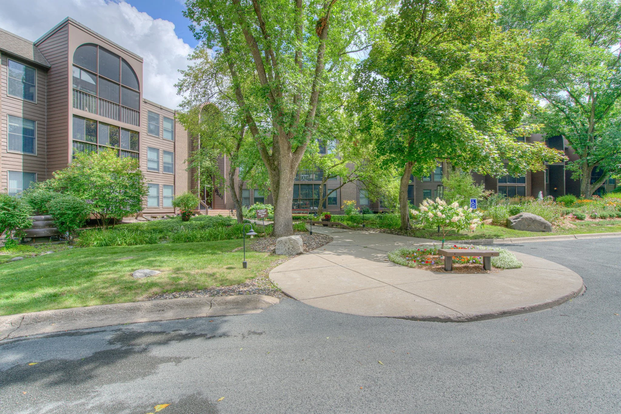  Immaculate condo located within high demand Girard Park West. Enjoy the completely remodeled kitchen offering breakfast bar, granite countertops, stainless steel appliances and abundant cabinetry. Other highlights: Remodeled bathroom, separate dinin