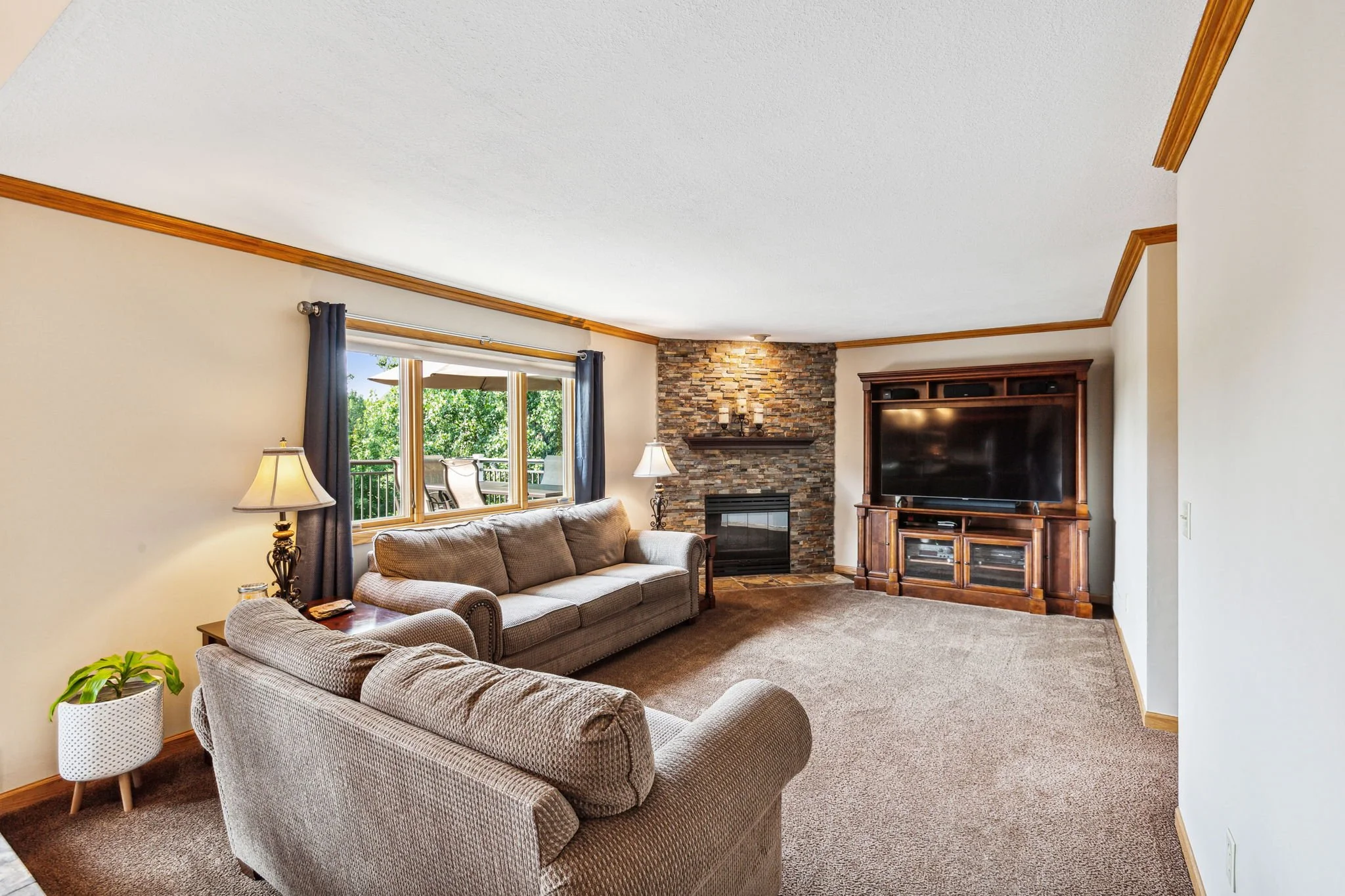 8-web-or-mls-08_Interior (1).jpg