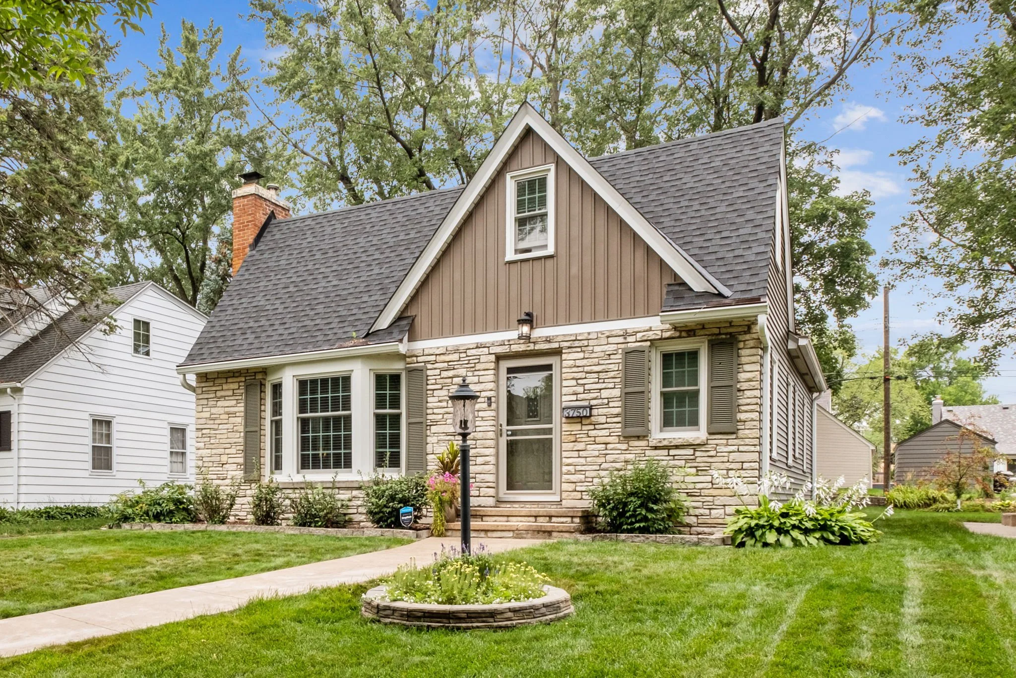 Prime Minikahda Vista home in St.Louis Park