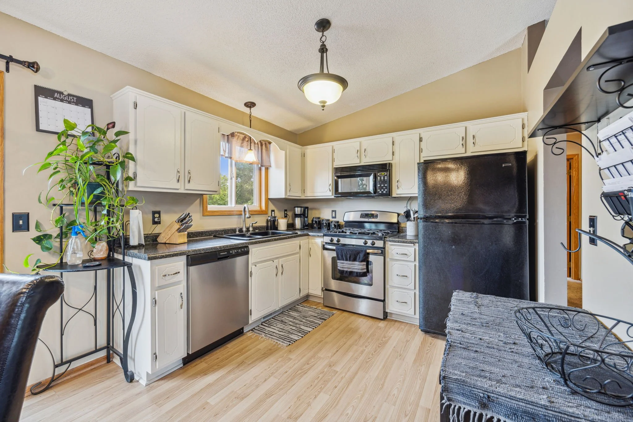 5-web-or-mls-07_Interior (1).jpg