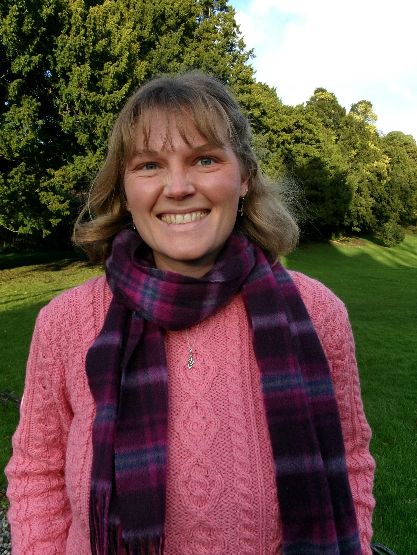 I spent a few days in Ireland on my way home from Greece last month. 
Swipe for a few pictures of my time there and the absolutely beautiful land. 

Landing in Ireland to see dear friends and integrate the massive transmission of womb continuum care 