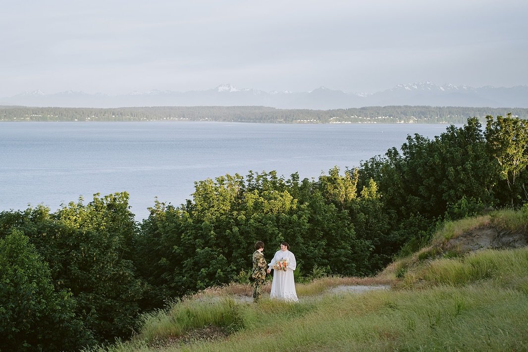 Happiest first anniversary to Olivia and Hal who married at sunrise one year ago today and surprised a whole houseful of people a week or so later who thought they were coming for a housewarming party!

I was so very happy to be asked to design flowe