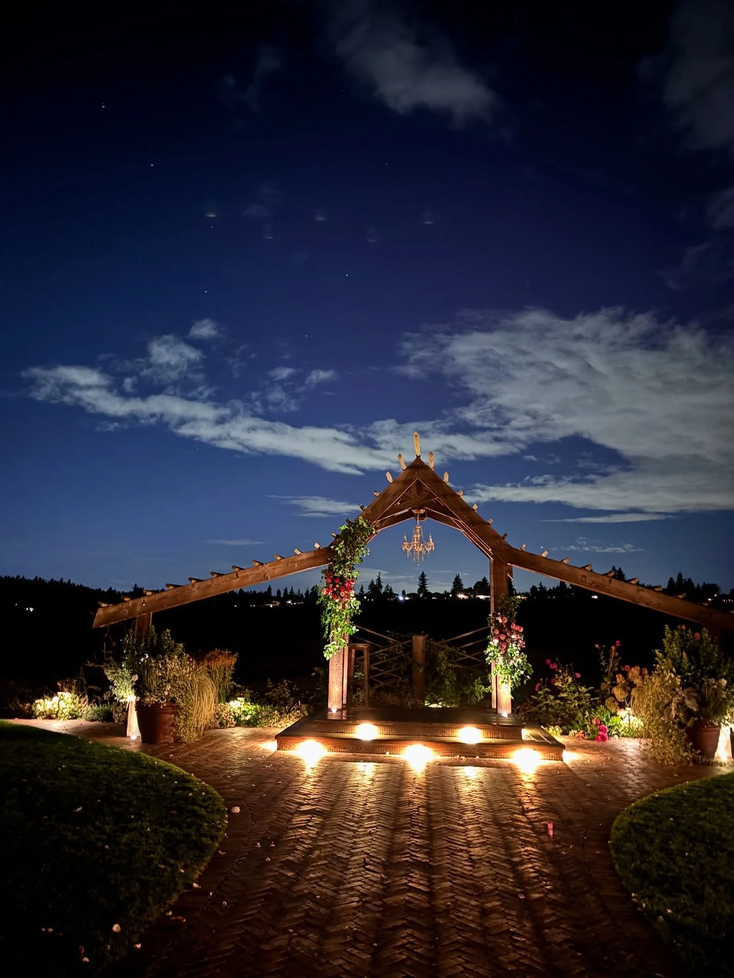 Pretty spectacular night for Sarah &amp; Gage tonight!

venue: @thekelleyfarm 
florals: @diademflowerco 
coordination: @gordonduoweddings