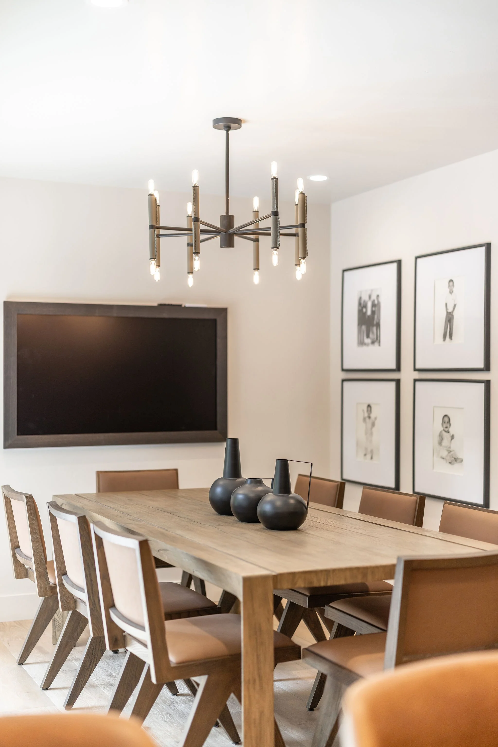 Modern Dining Room Contemporary Dining Design Custom Dining Room Wood Dining Table Modern Chandelier Neutral Interior Design Family Dining Room Warm Modern Design Luxury Interior Design Lake Tahoe Interior Designer Interior Design Lake Tahoe Full-Ser