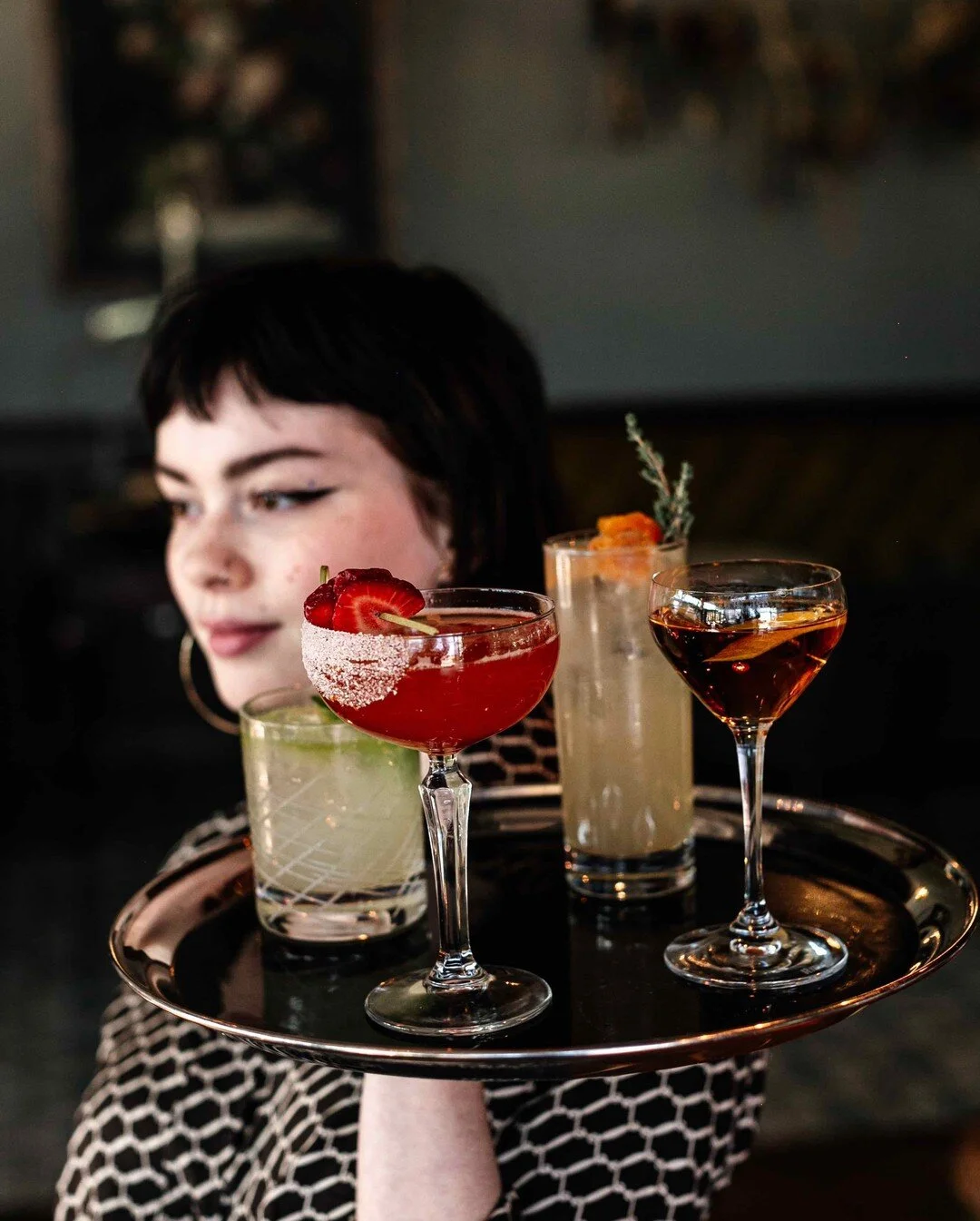Have we mentioned lately that we are still serving @botanistdallas cocktails in the Paradiso garden? We thought this was important information before the weekend starts 😉 

*maskless photo taken pre-quarantine, all of our servers wear masks!*