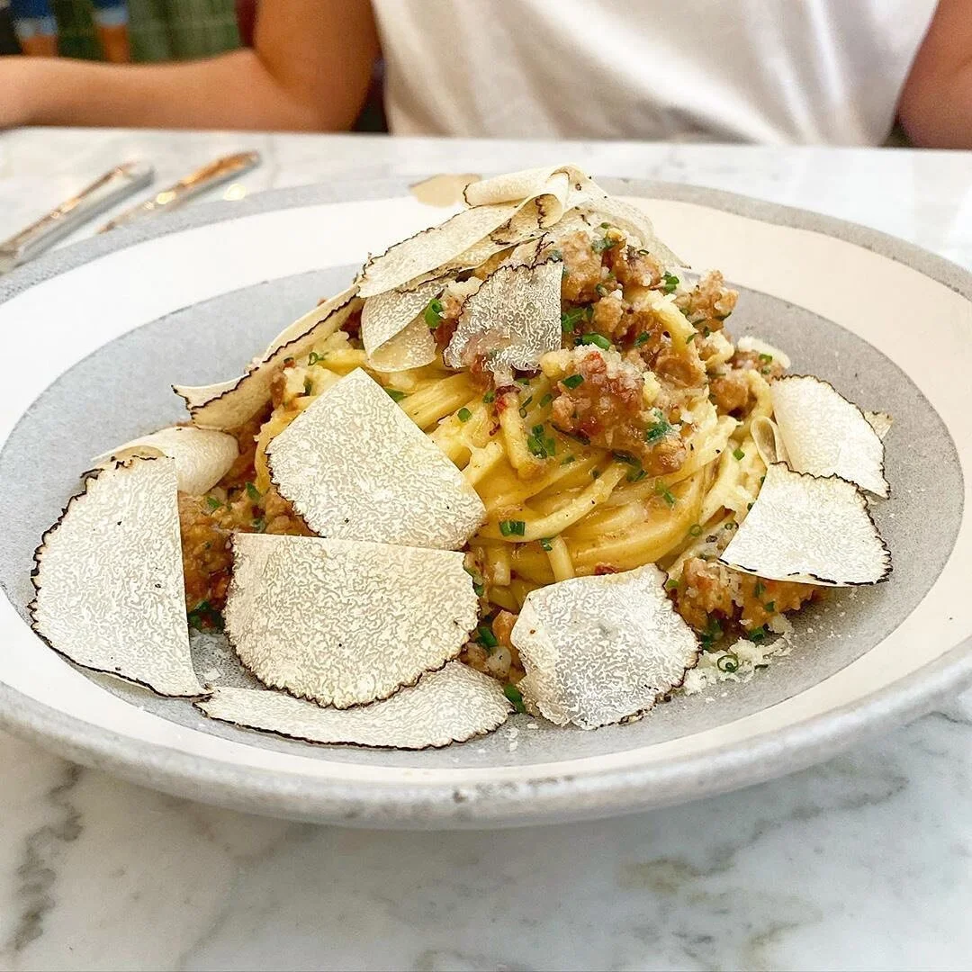 It&rsquo;s Friday night, put some truffles on it!
📸: @snackthatsnacks