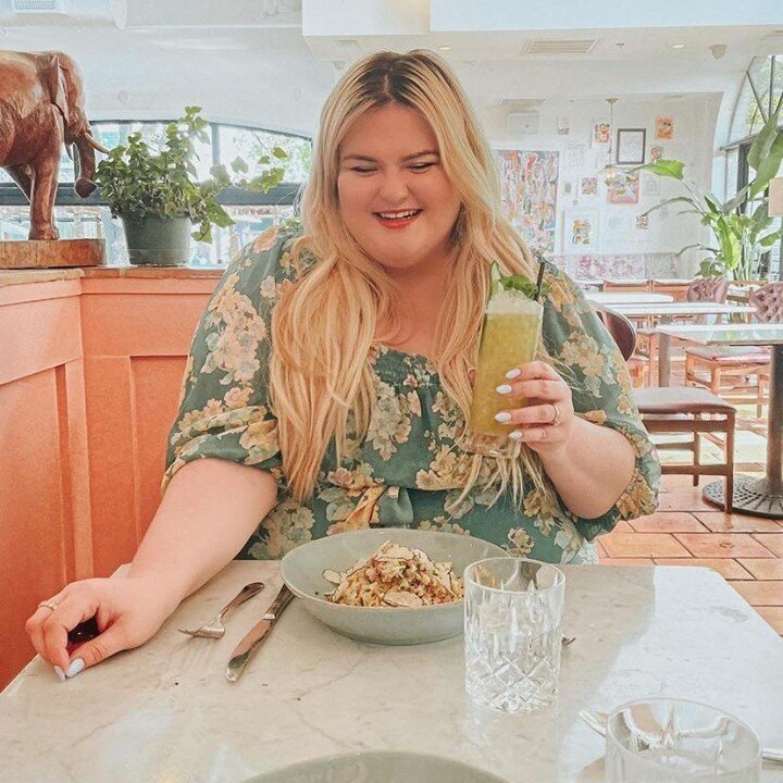 Cheers to the gorgeous @roseybeeme on her swanky date night 🧡 We love seeing guests celebrate special moments with us #allthegoodvibes