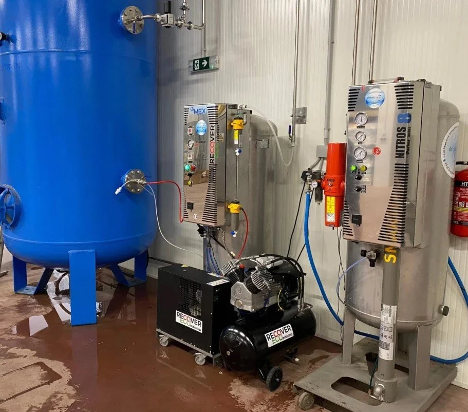 Image of a Mex Co2 Recovery machine with tank