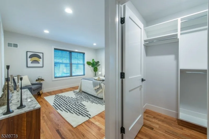 106167835_23 (1).jpg