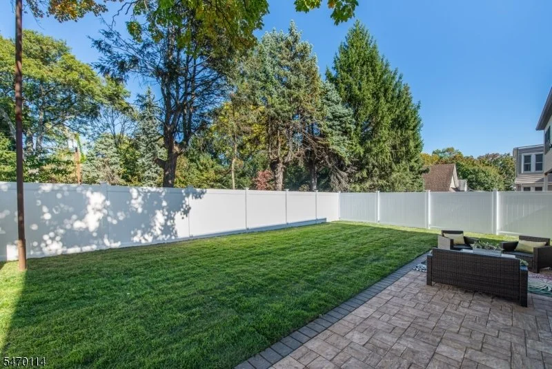 106579880_45.jpg