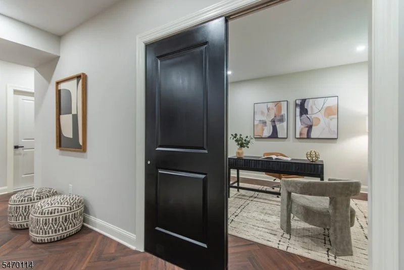 106579880_42.jpg