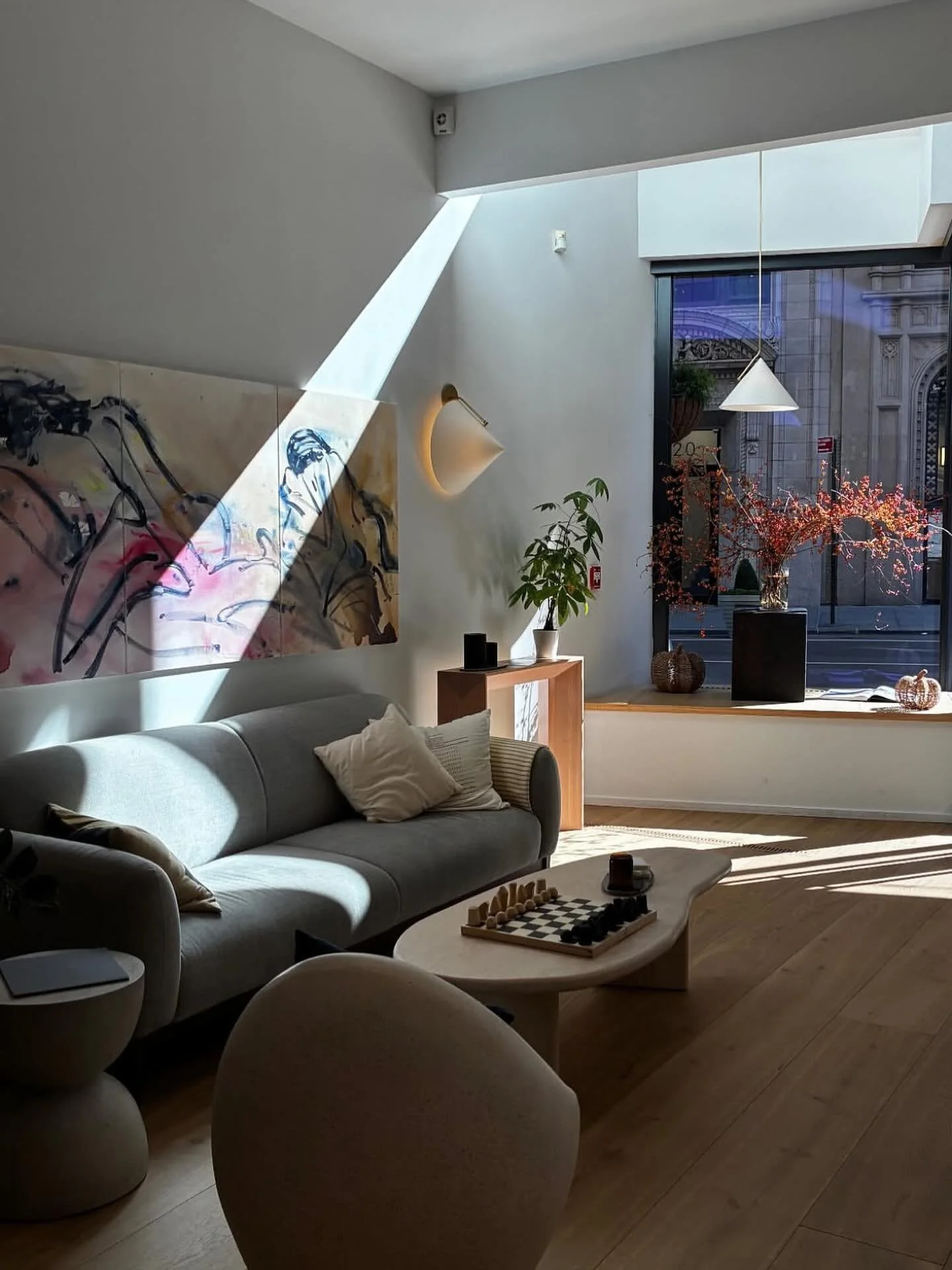 My painting at the beautiful Madera space in Flatiron. Photo and design by @niall.brandon 

Riding No.1, 2024, Acrylic on canvas, Triptych: 40 x 90 inches overall (101.6 x 228.6 cm)

&copy; Fanyu Lin / Artists Rights Society (ARS), New York

#paintin