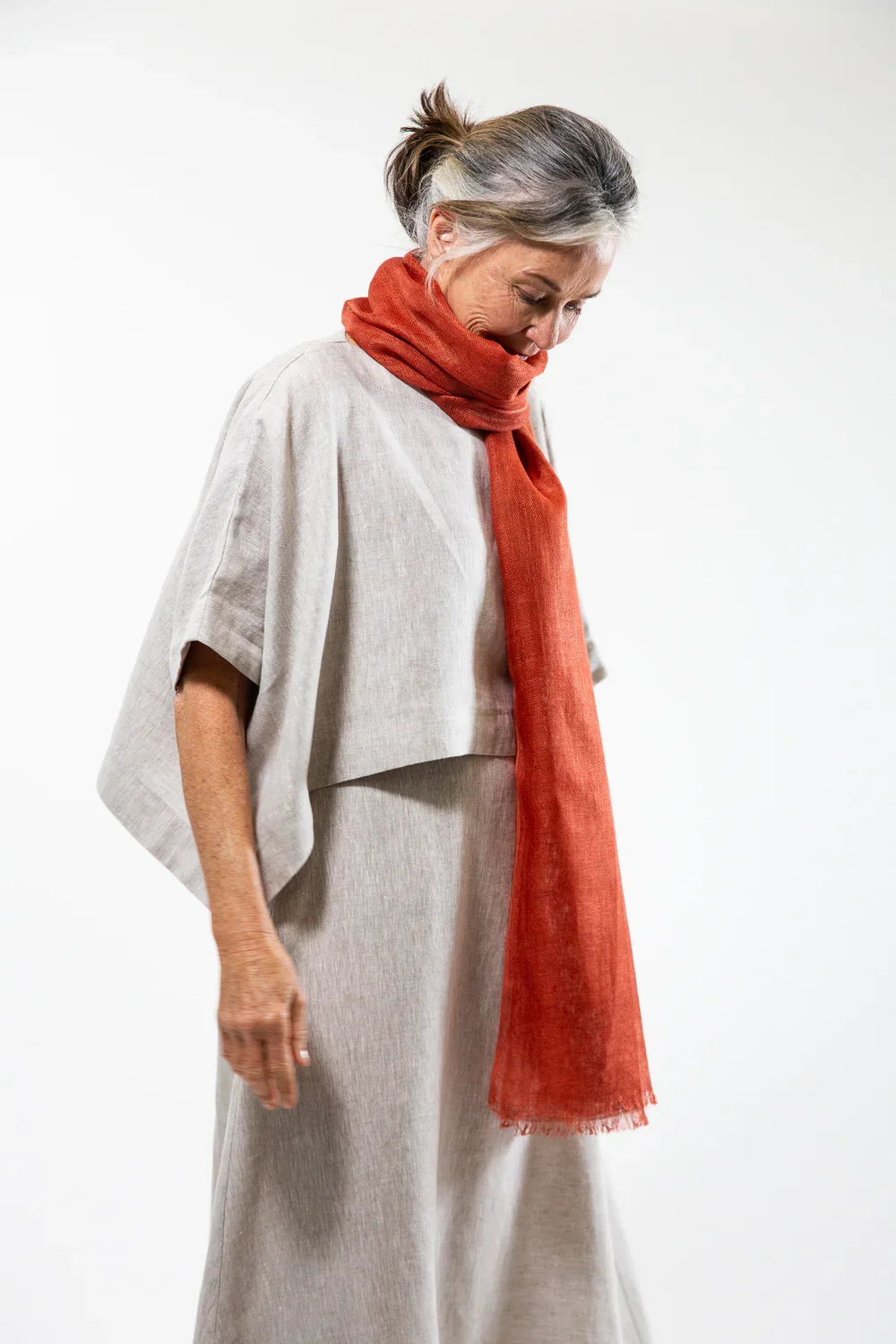 evas-sunday-linen-gauze-scarf-rust.webp