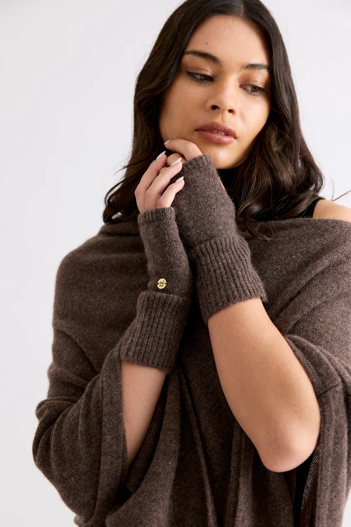 Mia-Fratino-17508-Wrist-Warmers-Espresso.webp