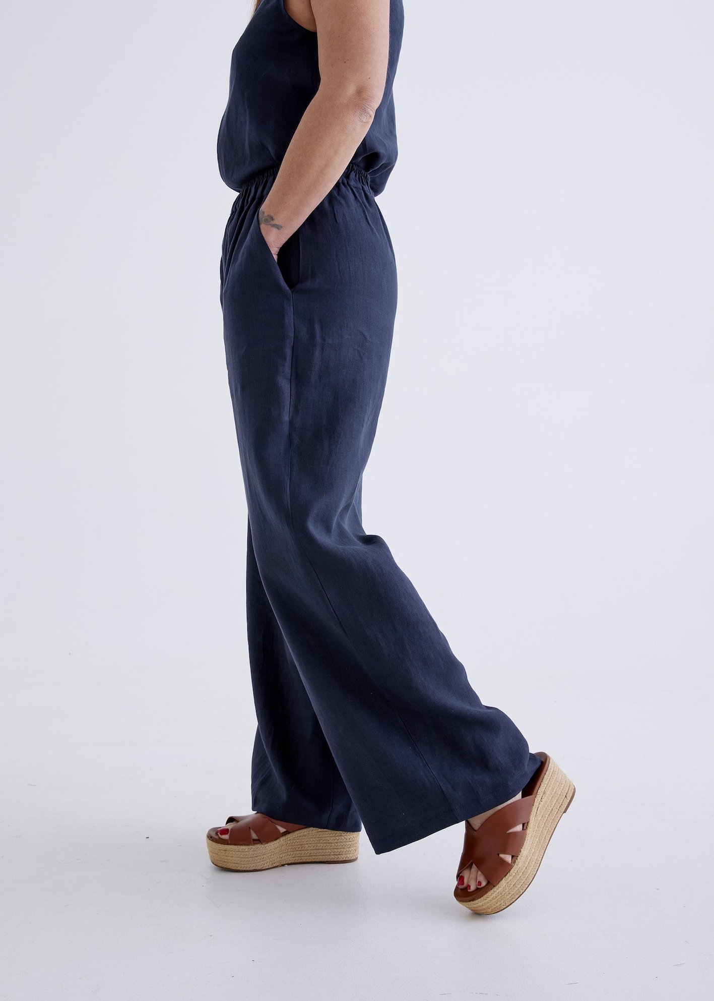 lana-linen-pants-devina-louise.jpg