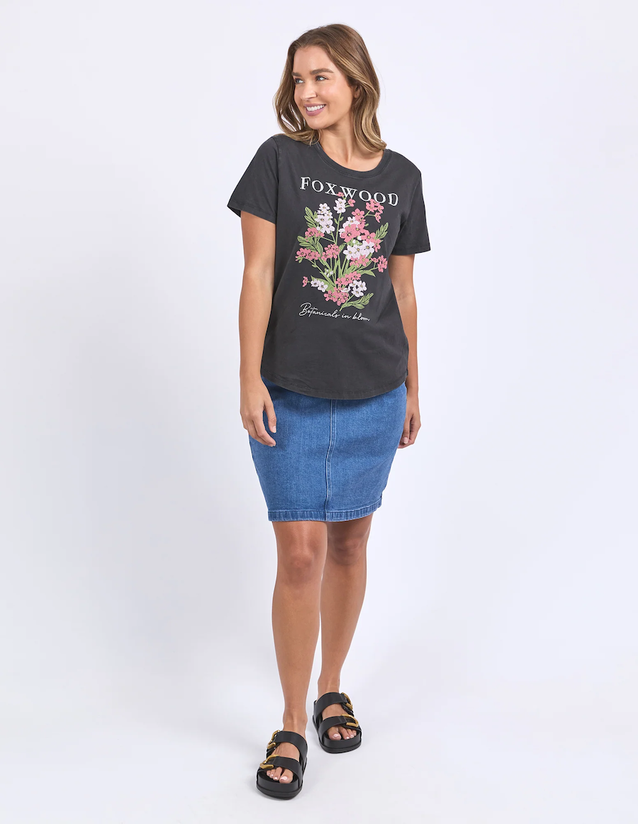 foxwood-flowers-tee-washed-black.png