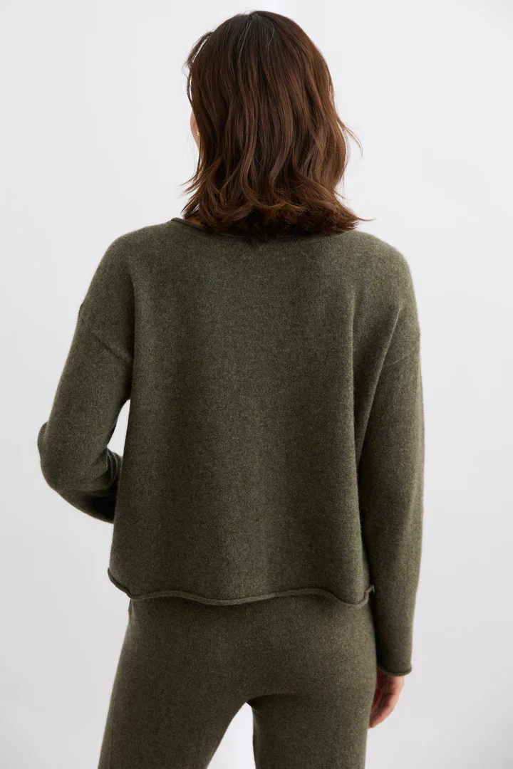 Mia-Fratino-19115-Pure-cashmere-Reversible-Button-Cardi-Military-green.webp