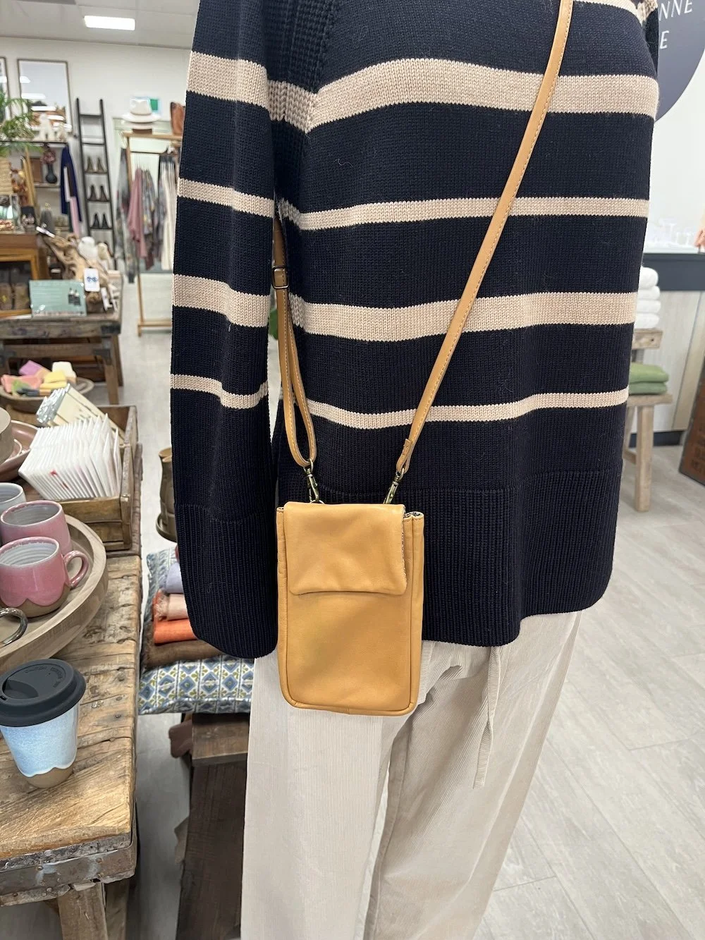 Adella phone bag