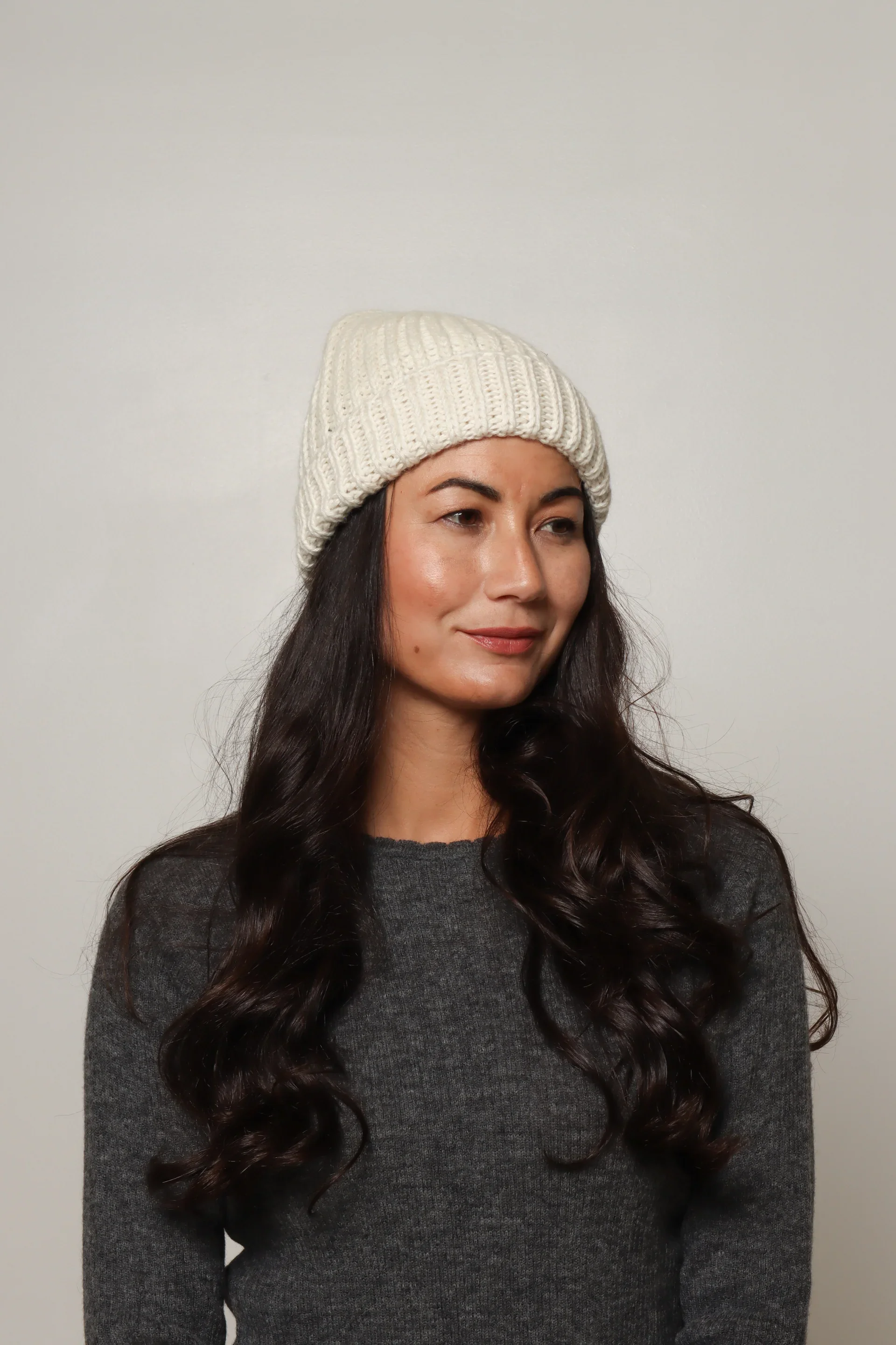 la-sierra-chunky-handknit-beanie-ivory-albury.webp