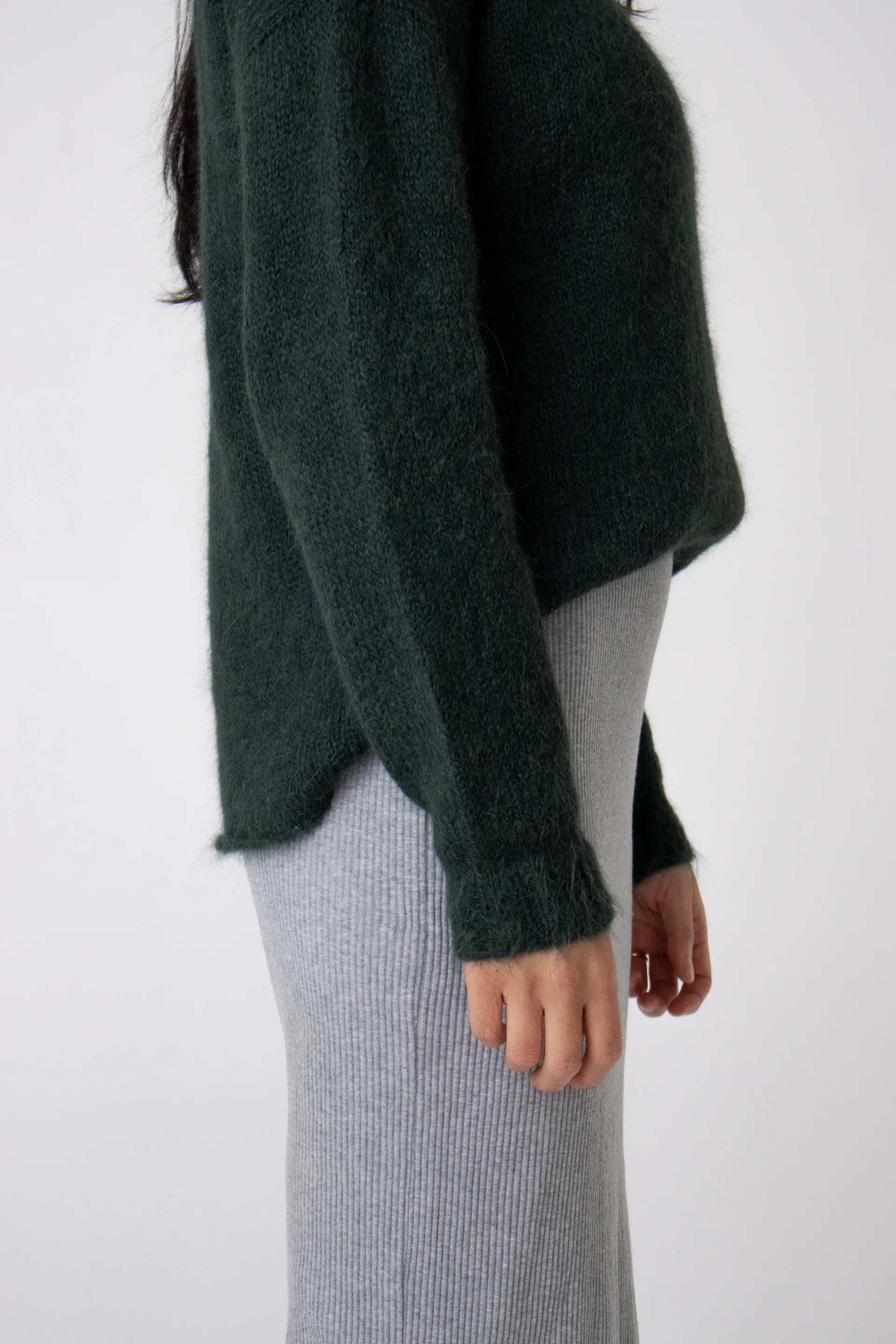 la-sierra-maha-suri-alpaca-jumper-forest-green.webp