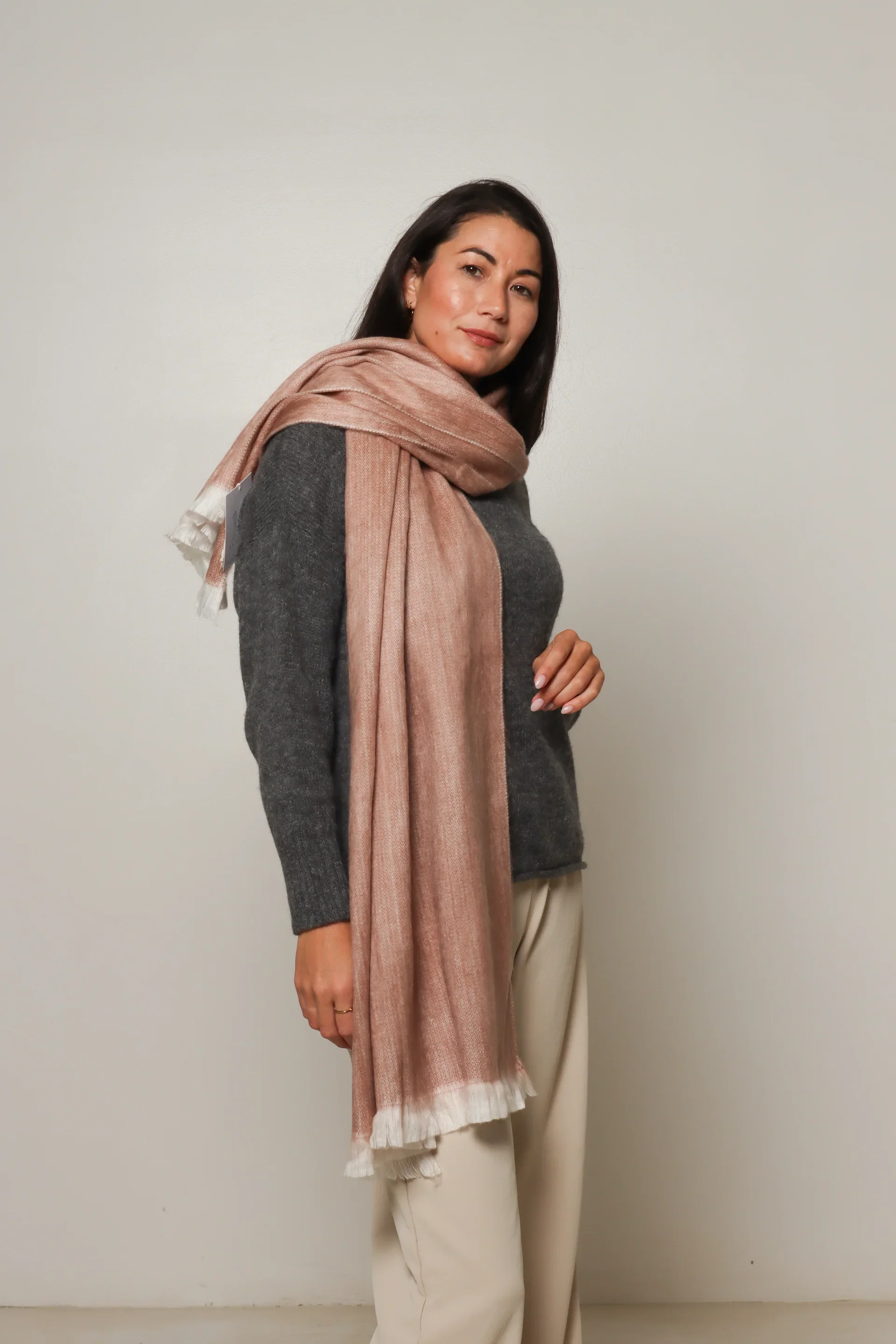 la-sierra-classic-alpaca-scarf-rose-gold-albury.webp