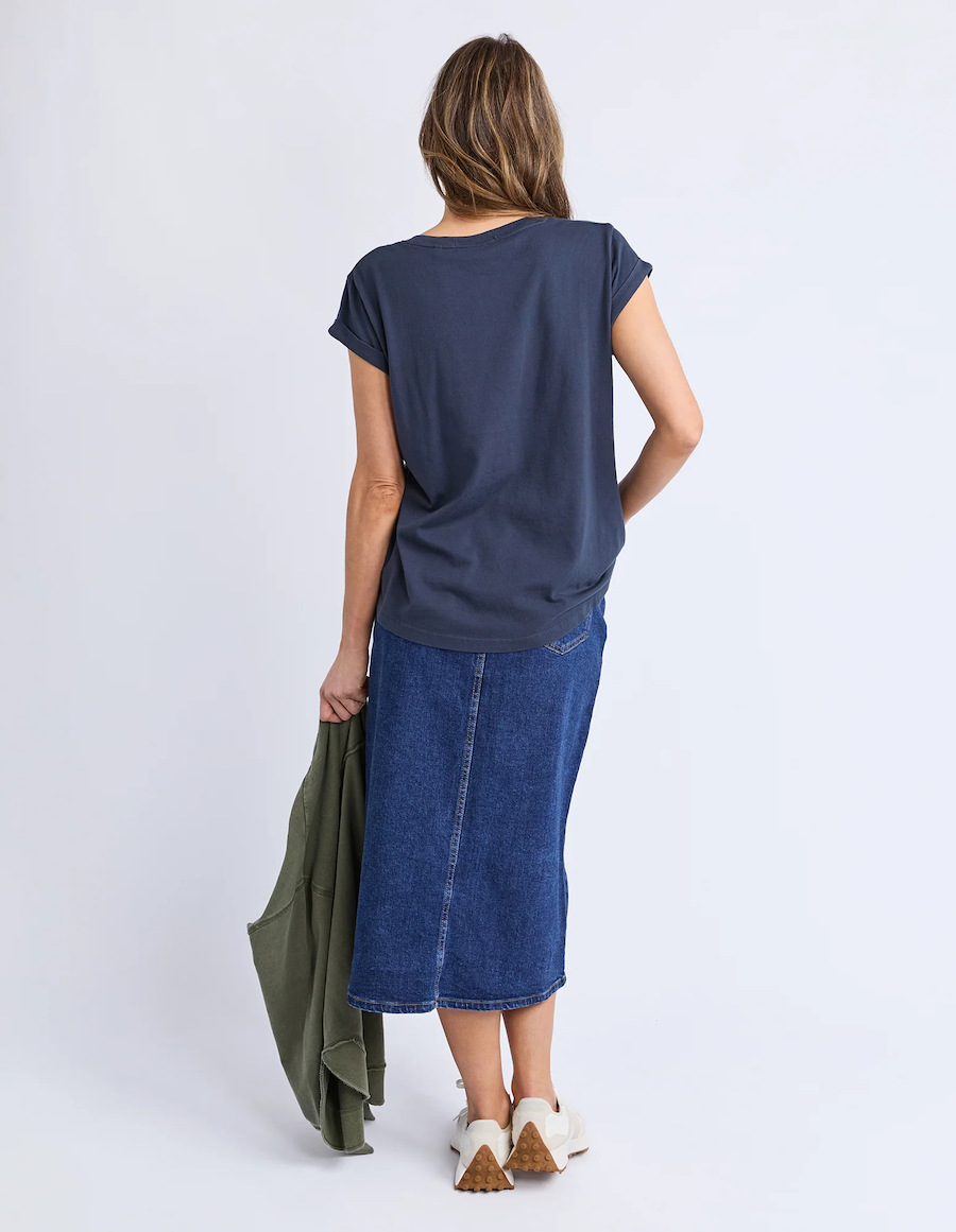 foxwood-manly-vee-tee-navy-albury.png
