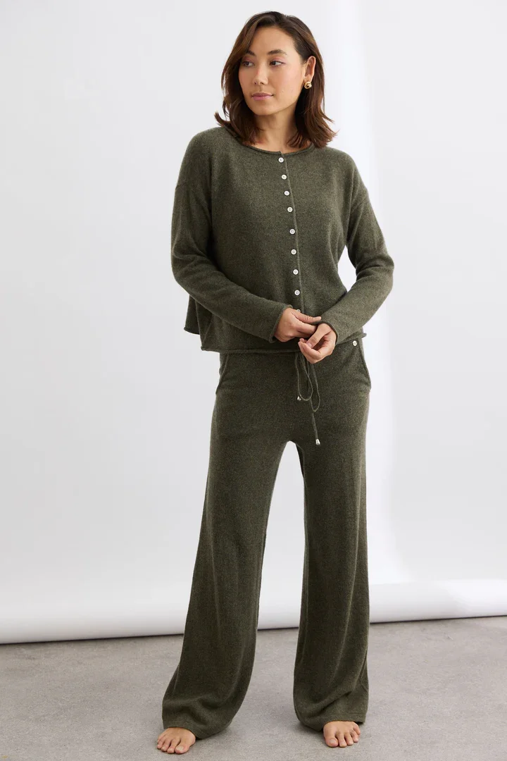 Mia-Fratino-19115-Pure-Reversible-Button-Cardi-Military-green-cashmere-cardigan.webp
