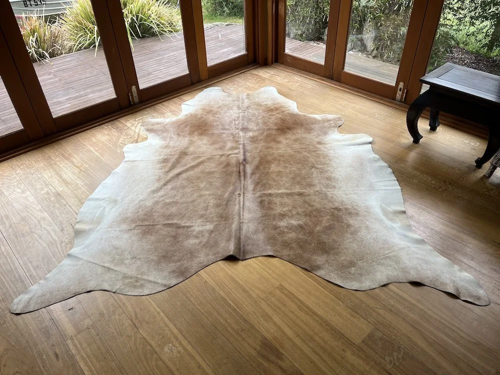 Cowhide 18 - Grey/Honey beige and white XL