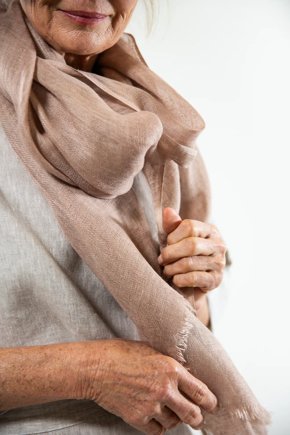 evas-sunday-linen-gauze-scarf-cappuccino-albury.webp