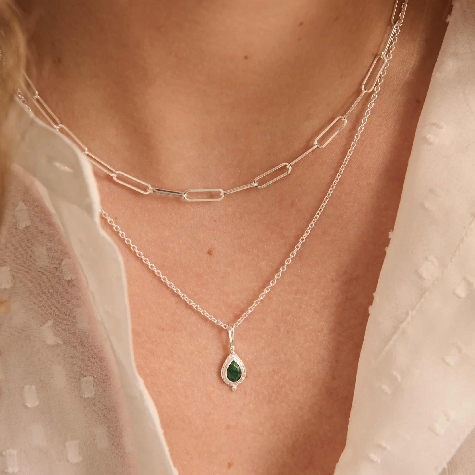 murkani-may-emerald-birthstone-pendant-necklace-silver-albury.webp