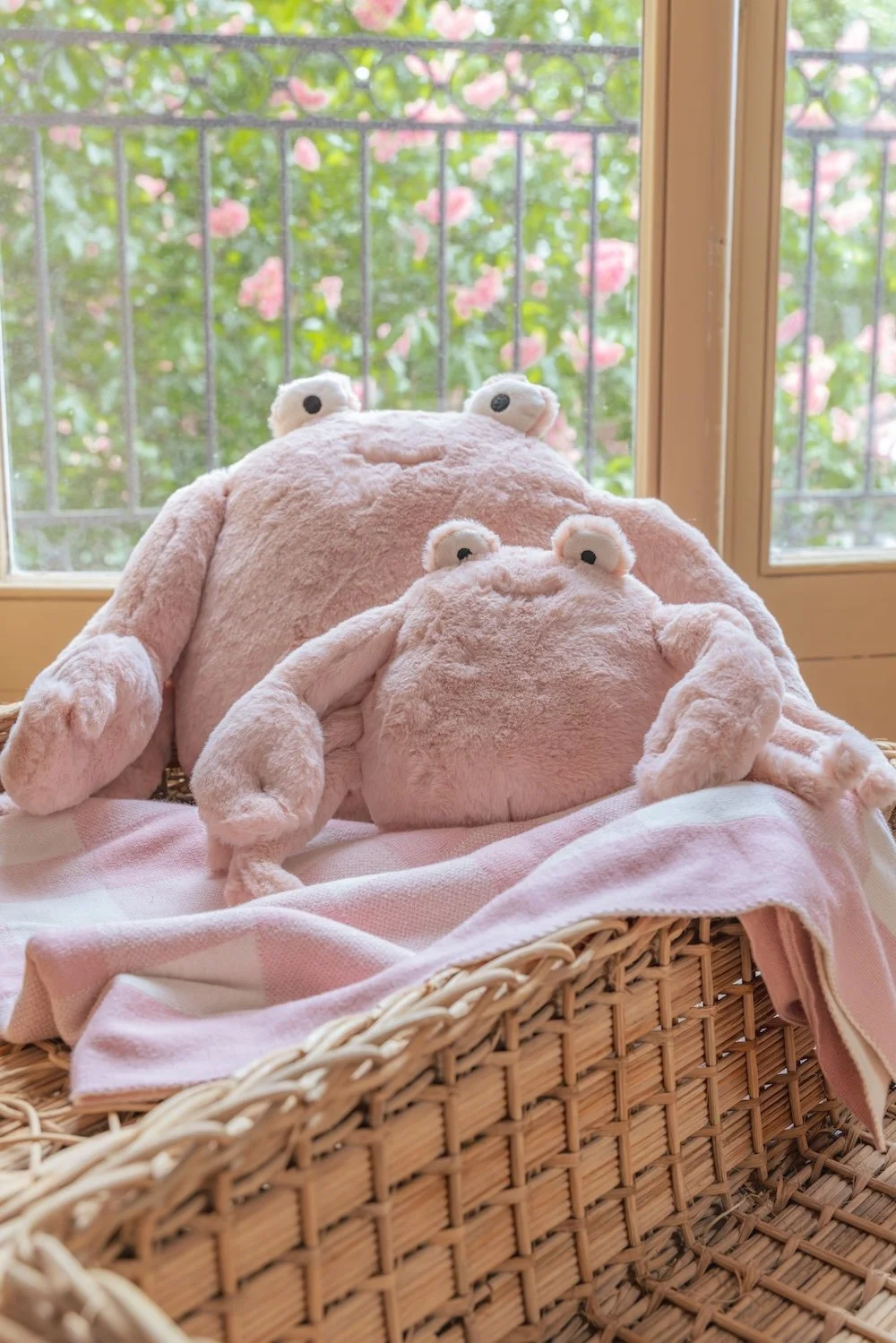 nana-huchy-clawdia-the-crab-toy.jpg
