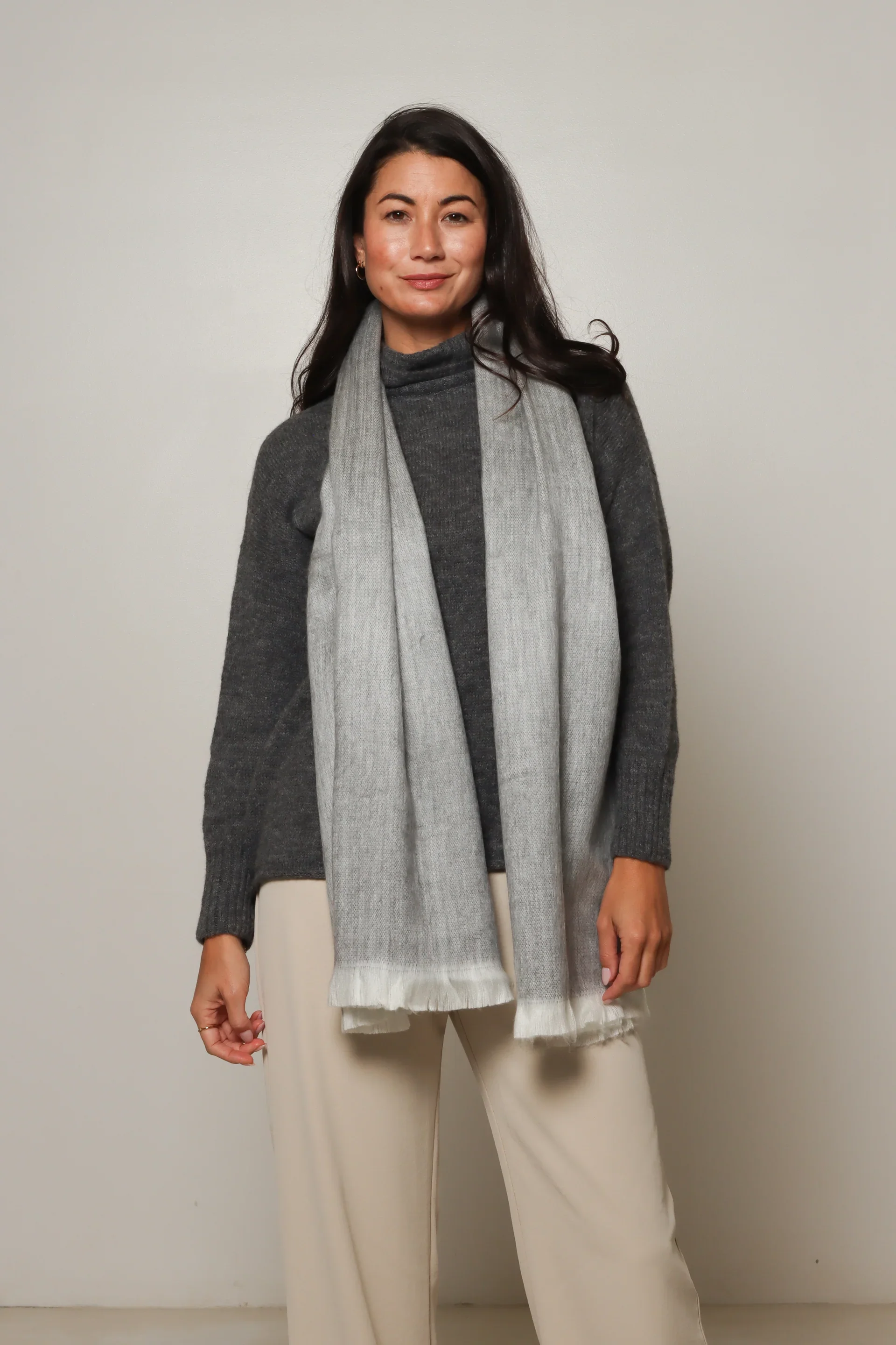 la-sierra-classic-alpaca-scarf-grey.webp