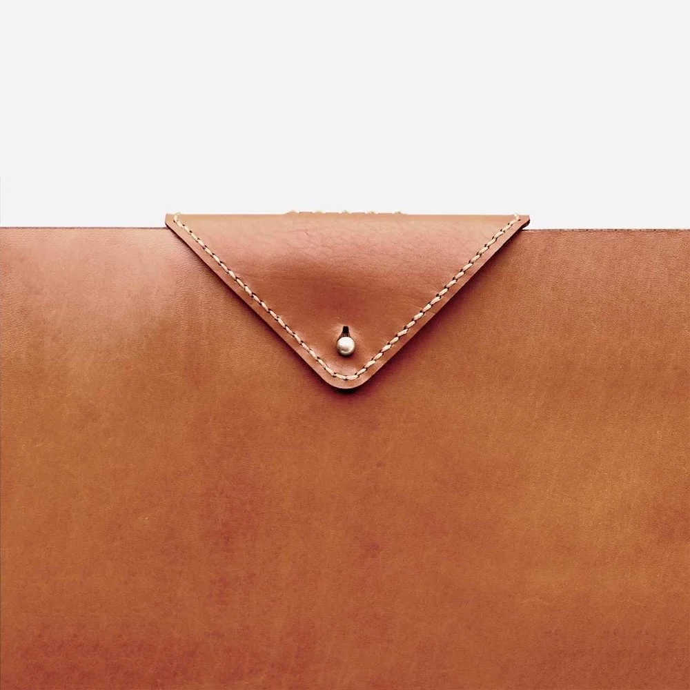 the-loyal-workshop-ethical-leather-Laptop-Sleeve-Cognac-albury.jpeg